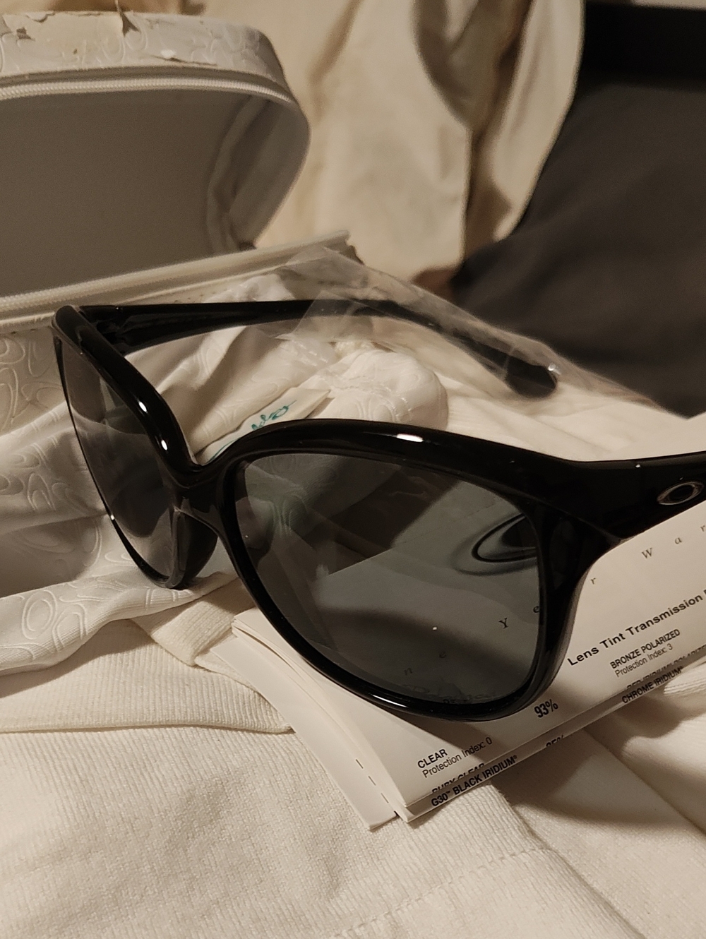 OAKLEY  Pampered Sunglasses NEW Polarized  Polished Blk / Gray Lens, USA - Picture 10 of 10